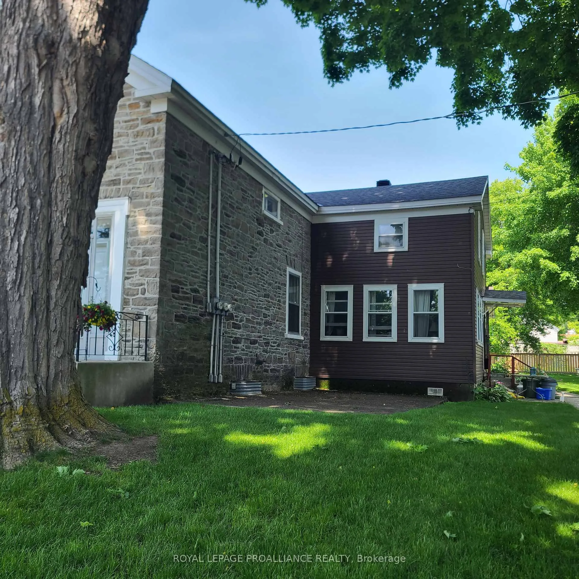 Photo 3 of 634 Henry Street W, Prescott — HOMEH