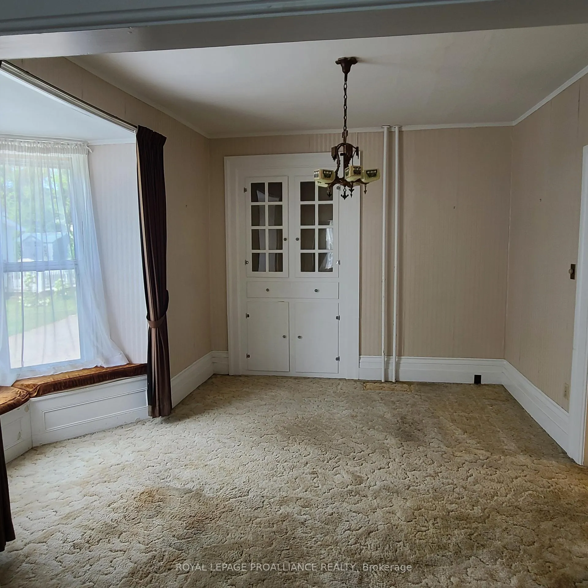 Photo 7 of 634 Henry Street W, Prescott — HOMEH