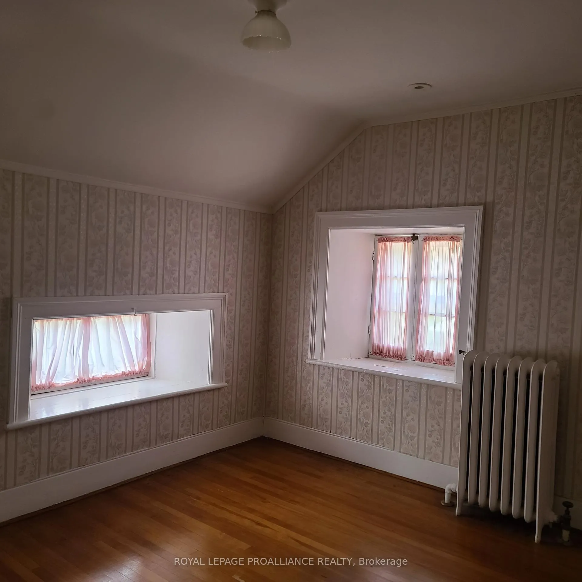 Photo 15 of 634 Henry Street W, Prescott — HOMEH