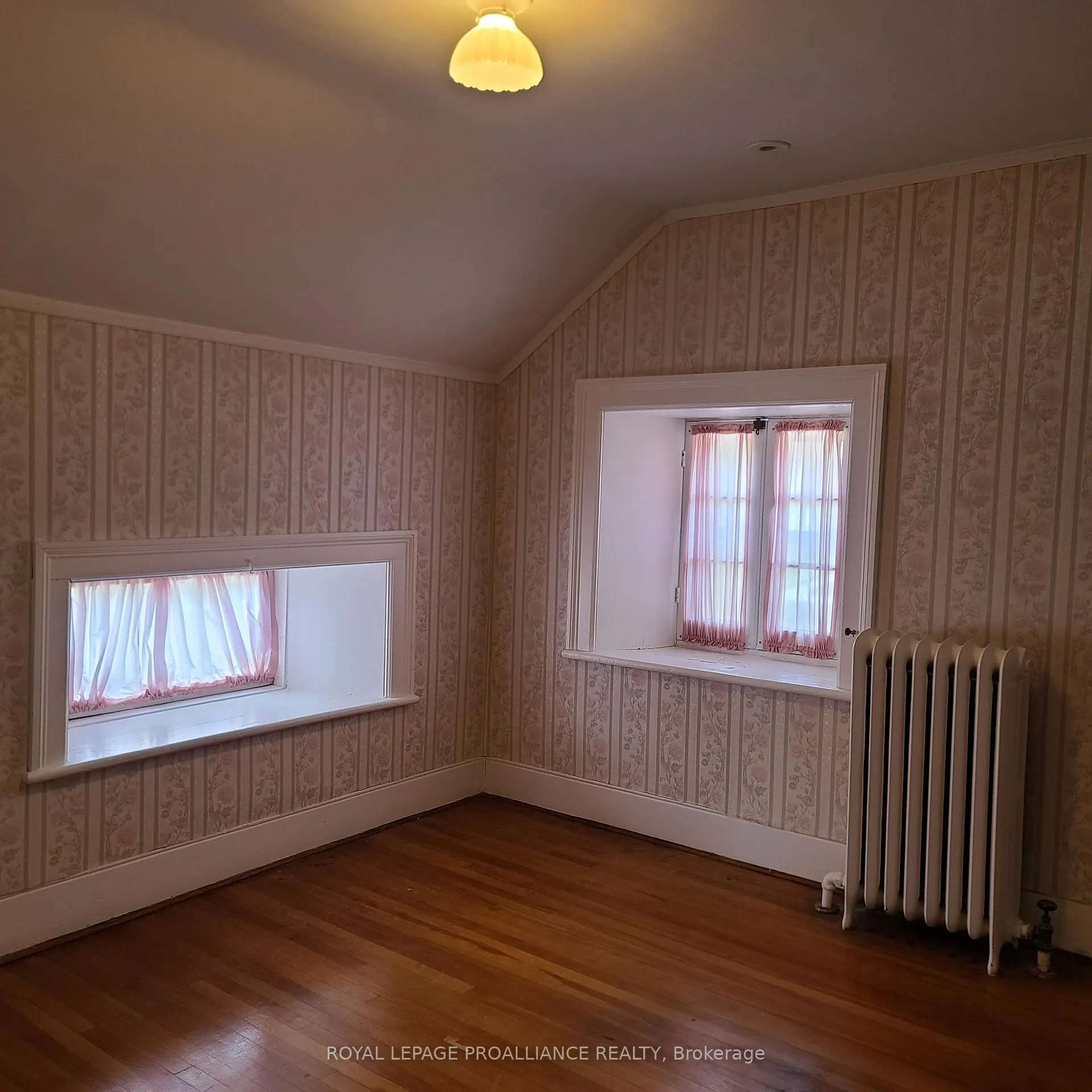 Photo 18 of 634 Henry Street W, Prescott — HOMEH