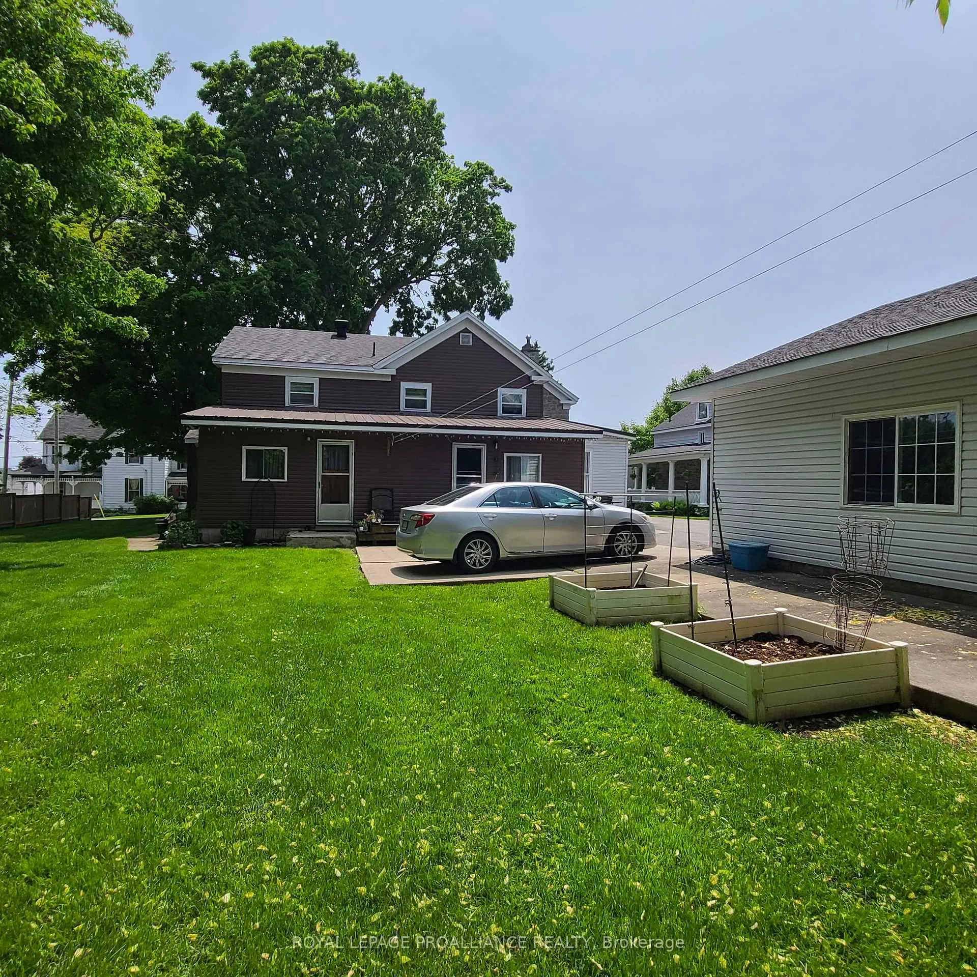 Photo 19 of 634 Henry Street W, Prescott — HOMEH