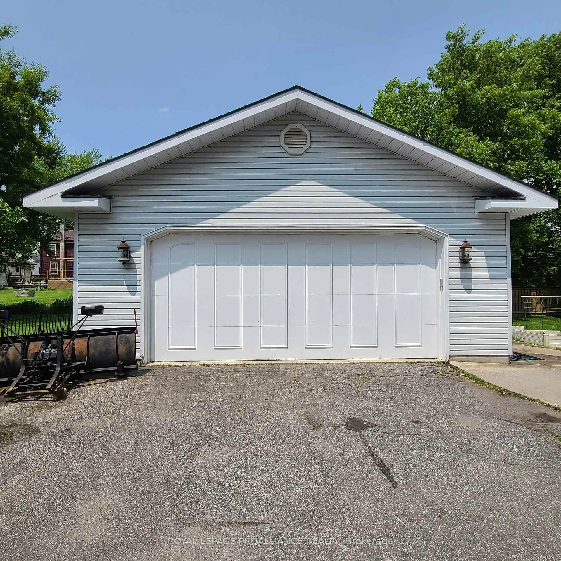 Photo 21 of 634 Henry Street W, Prescott — HOMEH