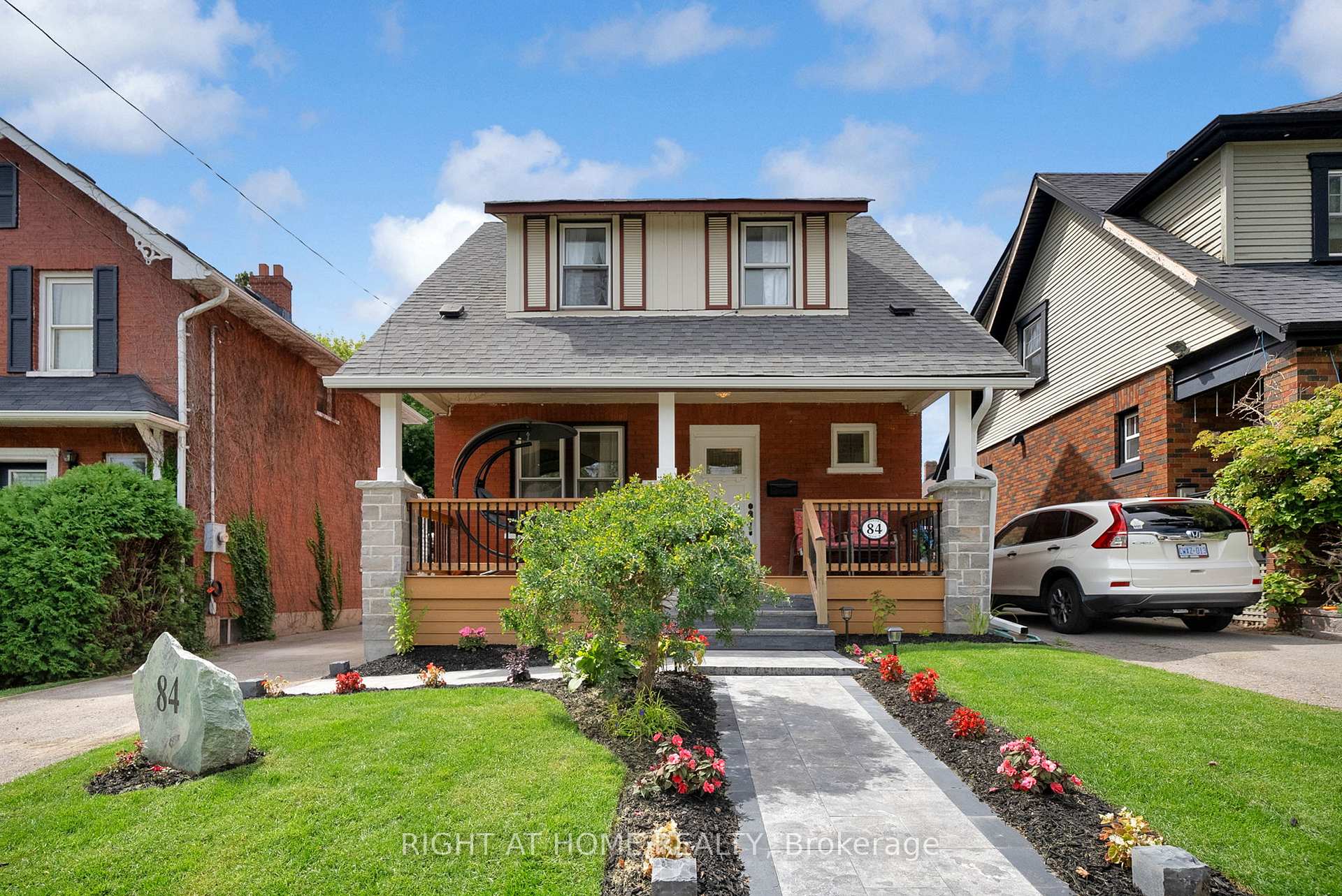 Front of 84 Oshawa Boulevard N