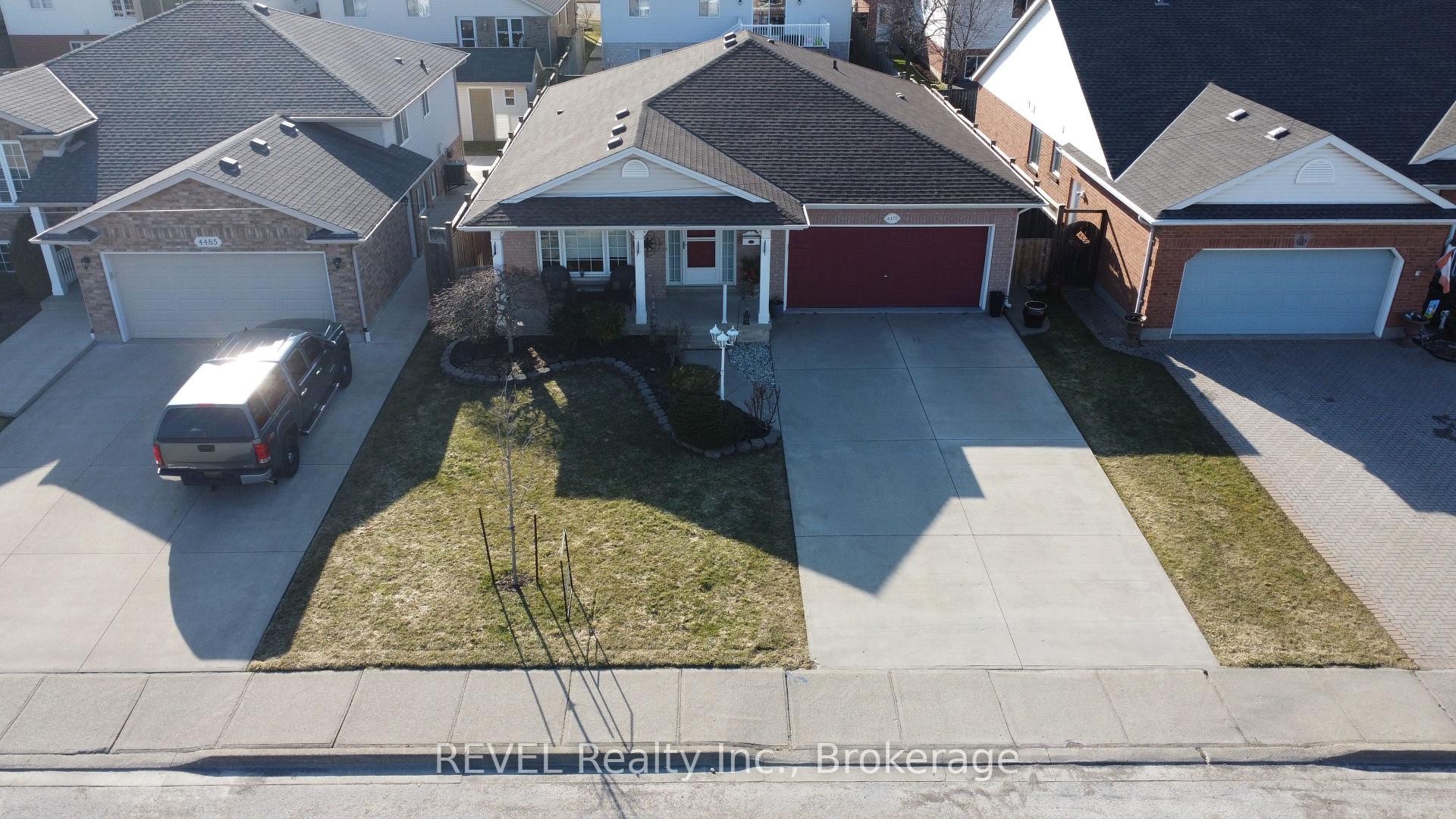 Photo 1 of 4475 Paddock Trail Drive, Niagara Falls, Ascot — HOMEH