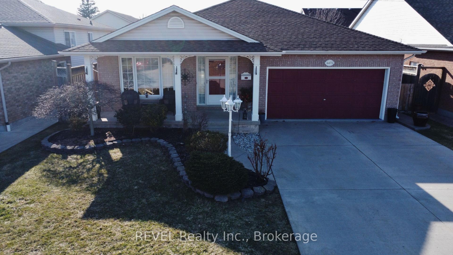 Photo 2 of 4475 Paddock Trail Drive, Niagara Falls, Ascot — HOMEH