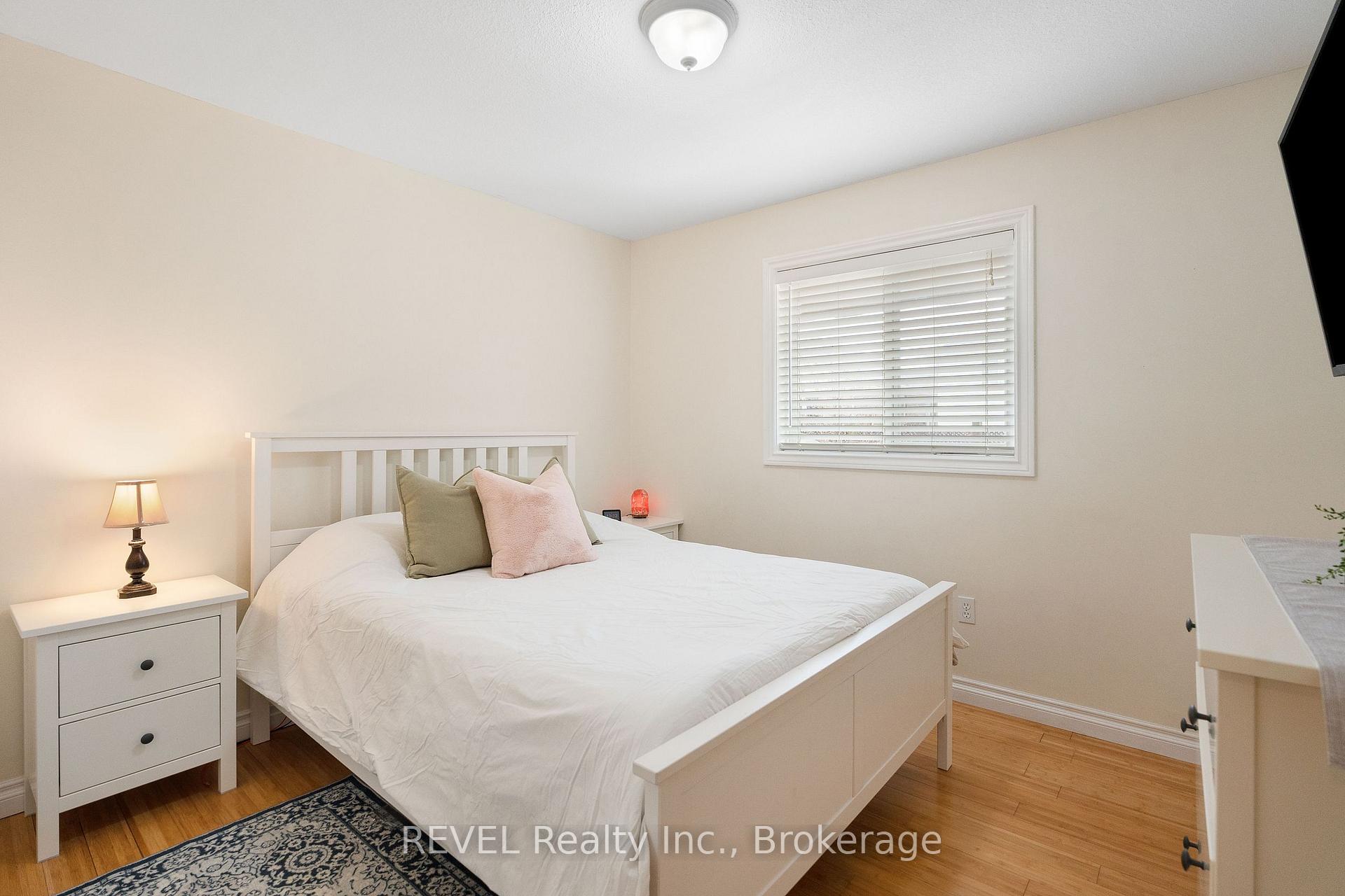 Photo 5 of 4475 Paddock Trail Drive, Niagara Falls, Ascot — HOMEH
