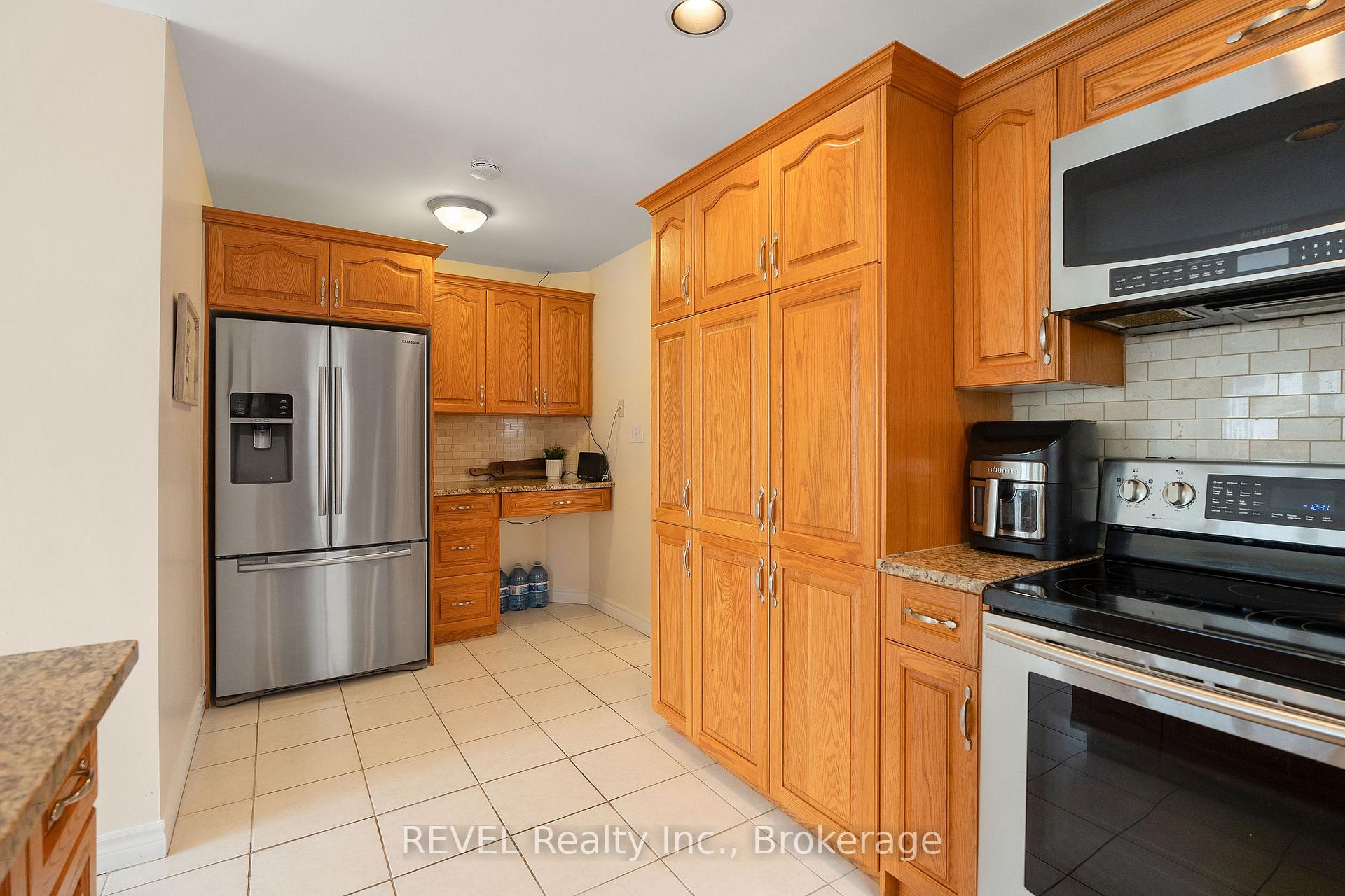 Photo 7 of 4475 Paddock Trail Drive, Niagara Falls, Ascot — HOMEH