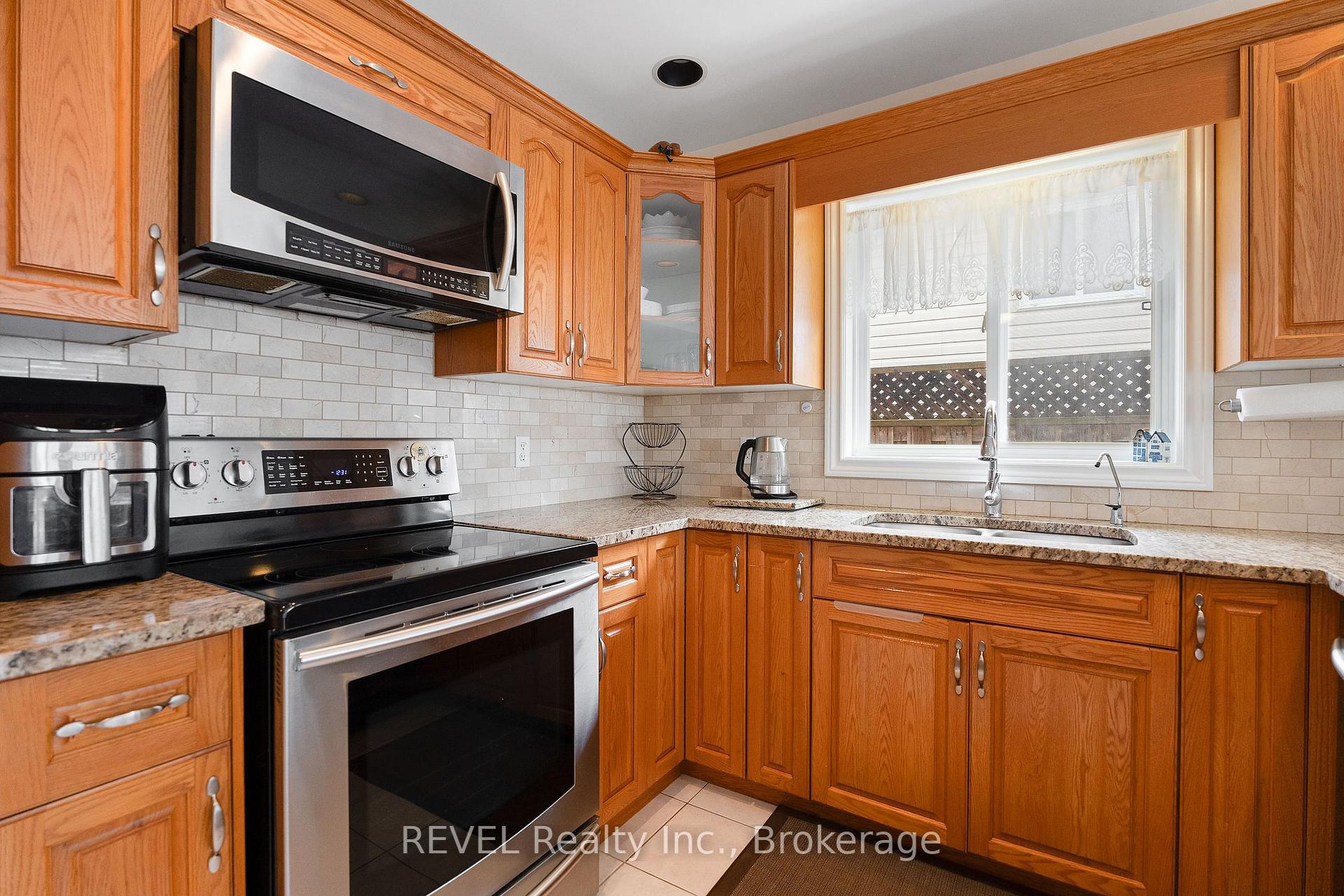 Photo 11 of 4475 Paddock Trail Drive, Niagara Falls, Ascot — HOMEH