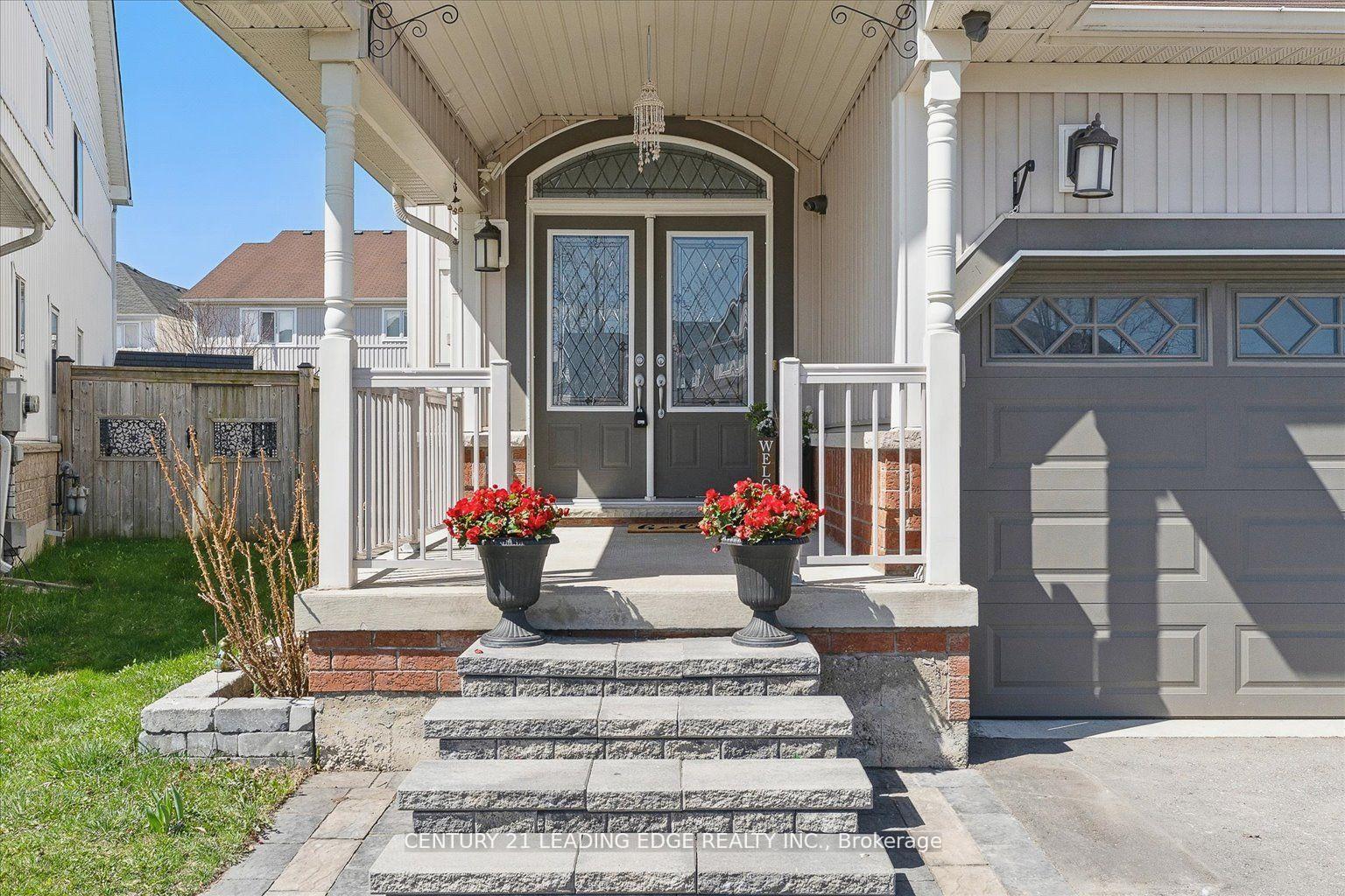 Photo 2 of 1319 Gyatt Crescent, Oshawa, Pinecrest — HOMEH