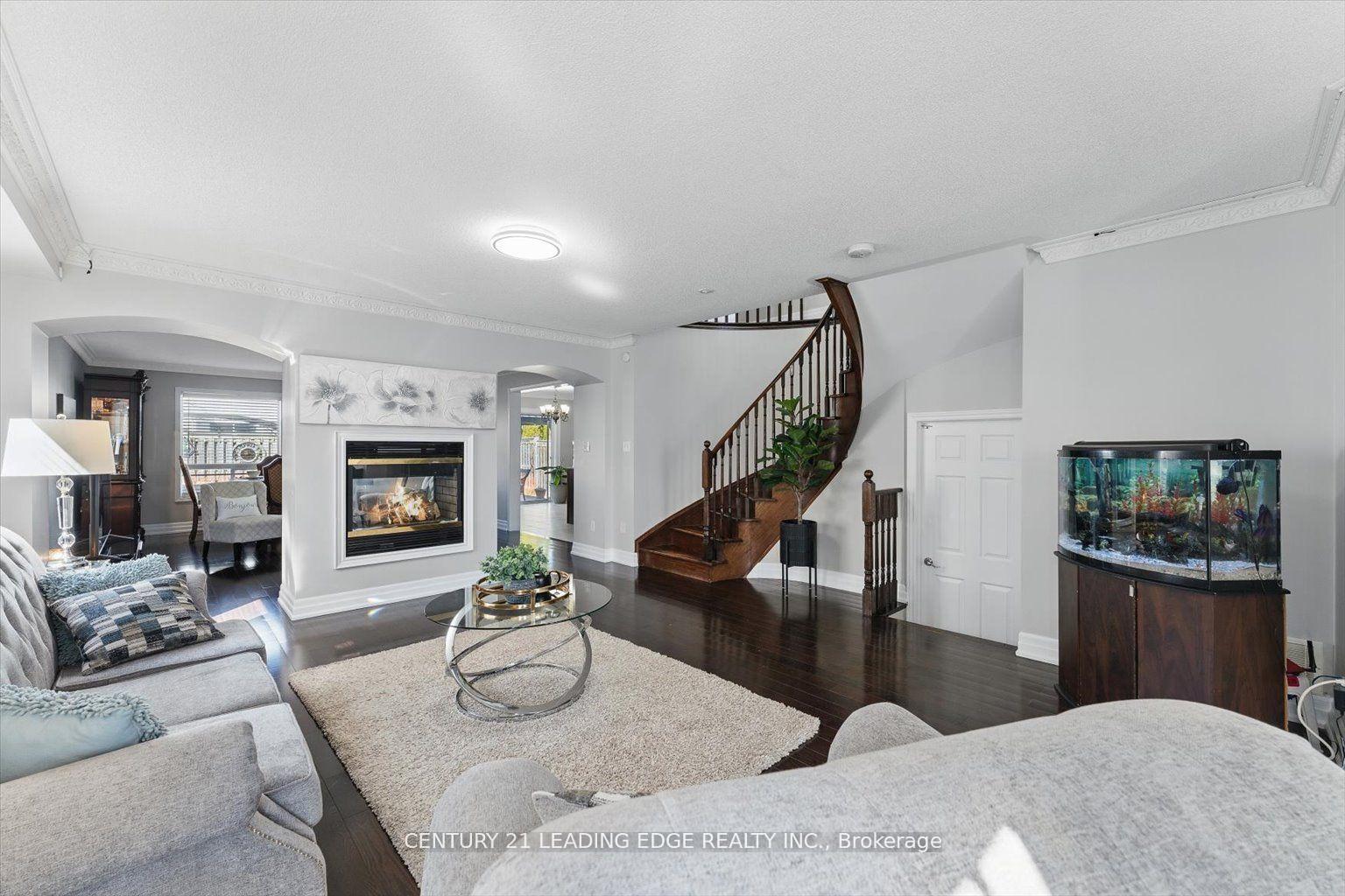 Photo 5 of 1319 Gyatt Crescent, Oshawa, Pinecrest — HOMEH