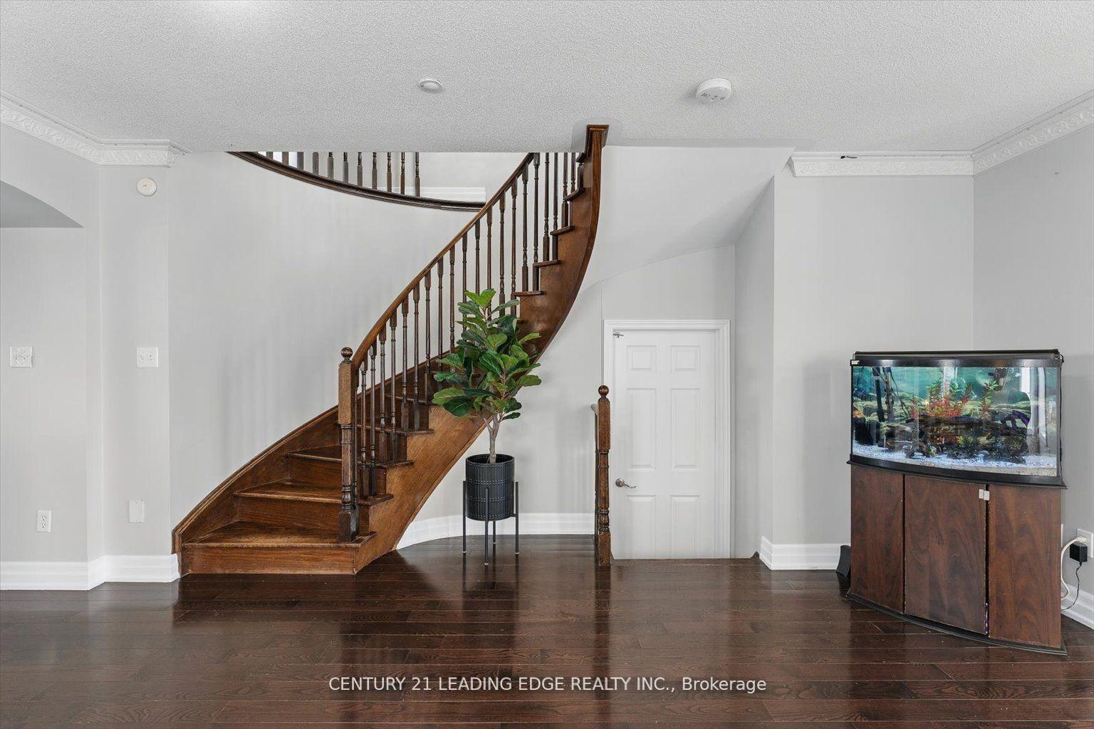 Photo 8 of 1319 Gyatt Crescent, Oshawa, Pinecrest — HOMEH