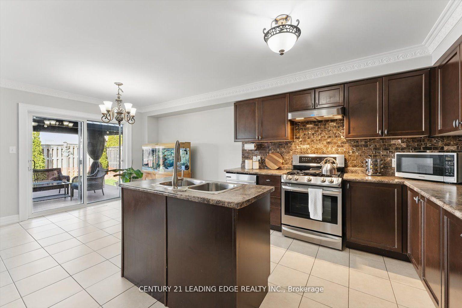 Photo 16 of 1319 Gyatt Crescent, Oshawa, Pinecrest — HOMEH