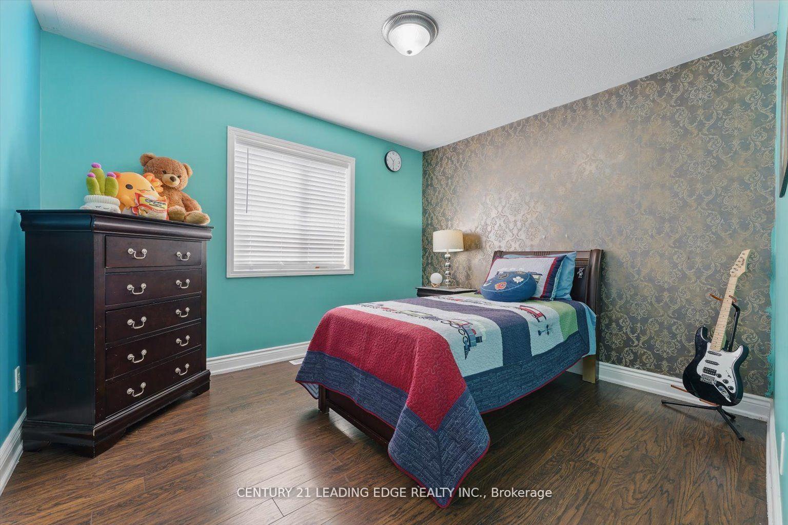 Photo 33 of 1319 Gyatt Crescent, Oshawa, Pinecrest — HOMEH