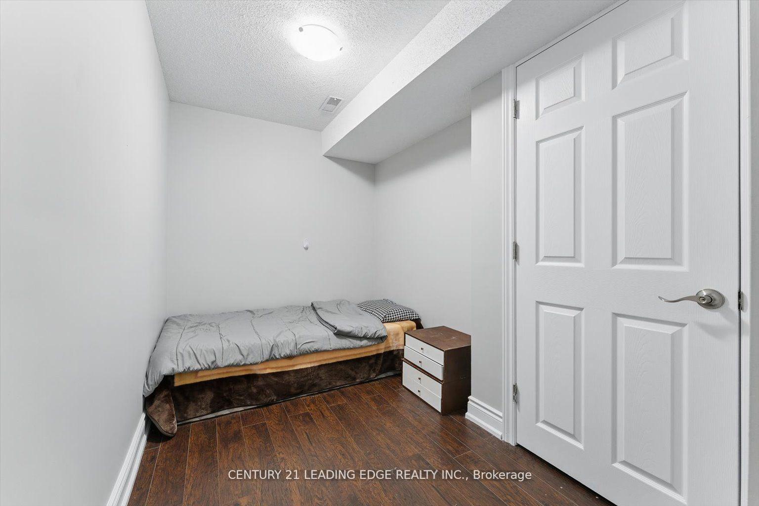 Photo 44 of 1319 Gyatt Crescent, Oshawa, Pinecrest — HOMEH