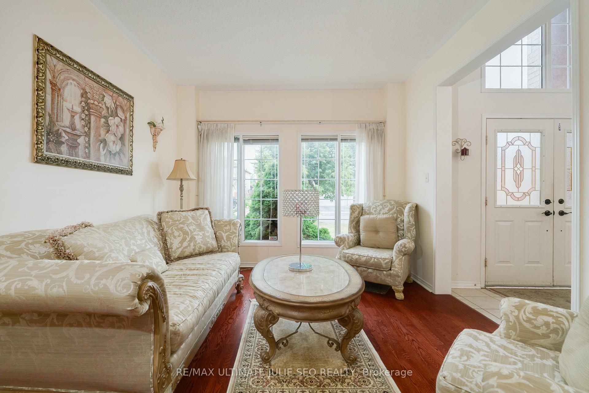 Photo 2 of 1129 Gossamer Drive, Pickering, Liverpool — HOMEH