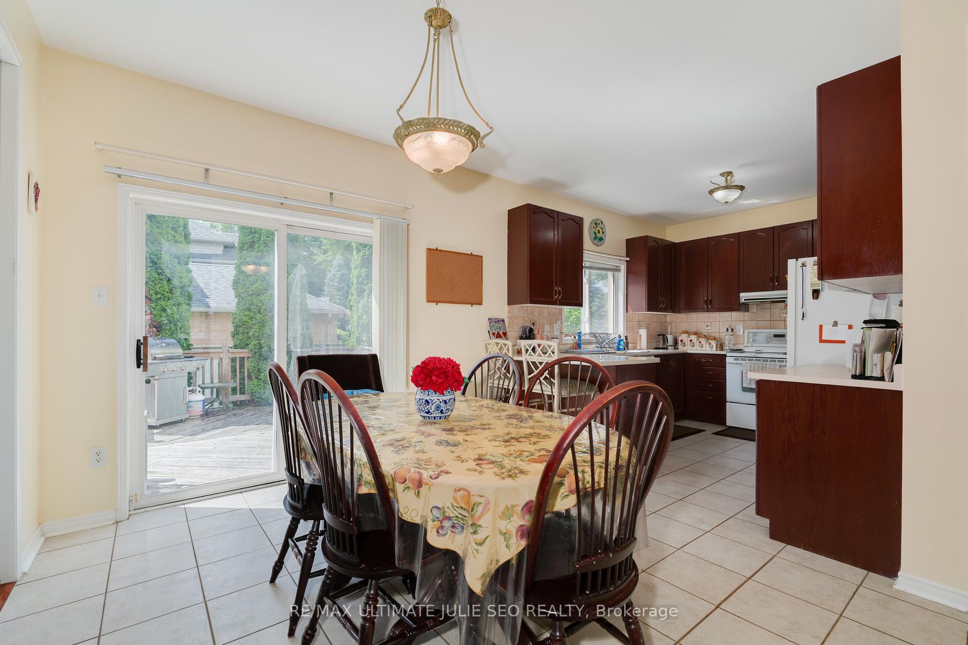 Photo 6 of 1129 Gossamer Drive, Pickering, Liverpool — HOMEH