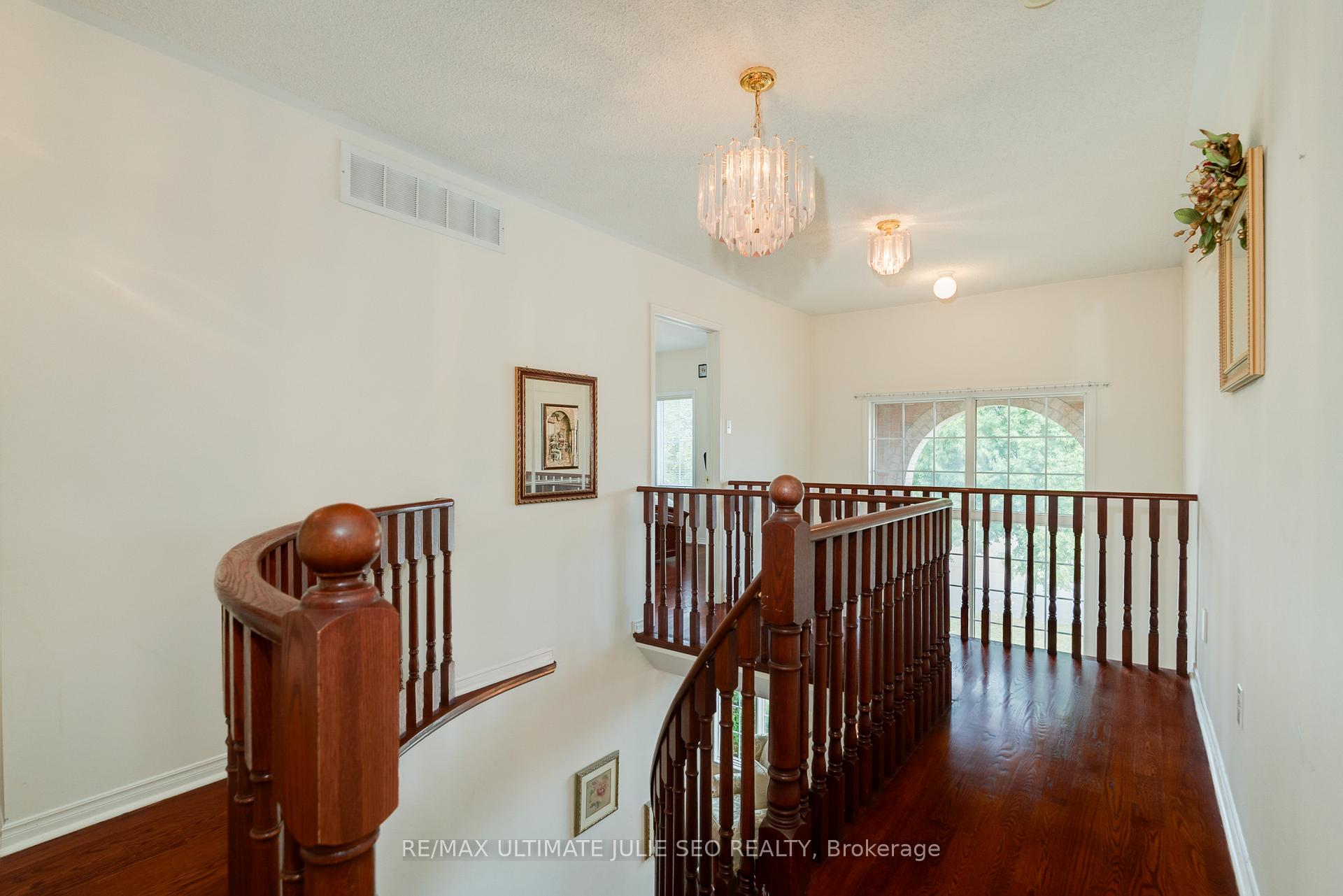 Photo 8 of 1129 Gossamer Drive, Pickering, Liverpool — HOMEH