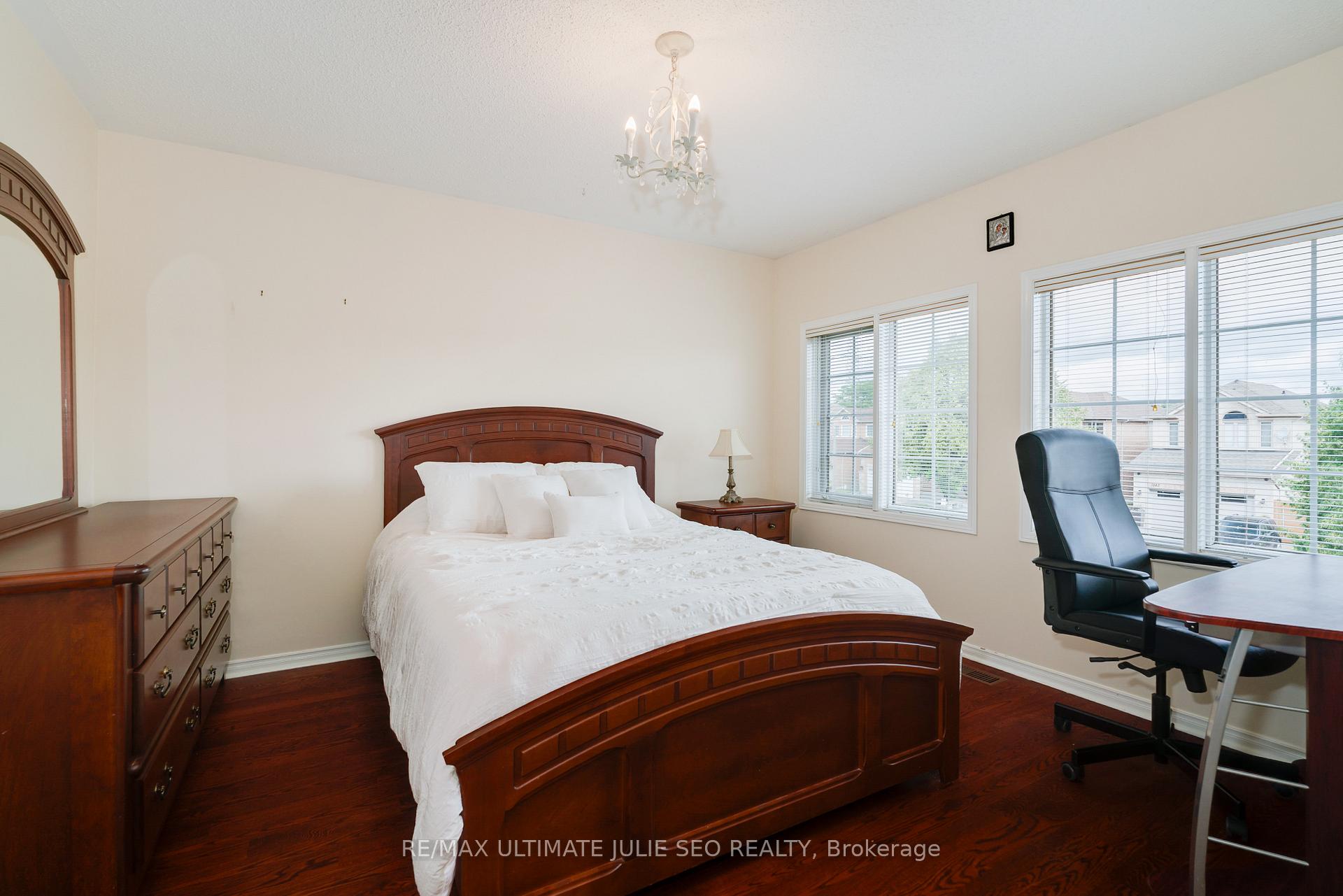 Photo 9 of 1129 Gossamer Drive, Pickering, Liverpool — HOMEH