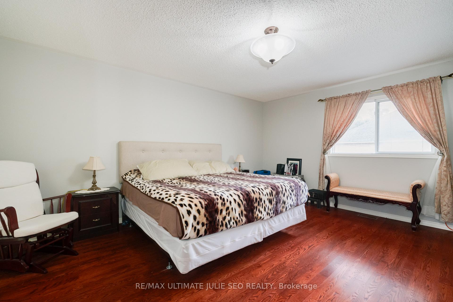 Photo 10 of 1129 Gossamer Drive, Pickering, Liverpool — HOMEH