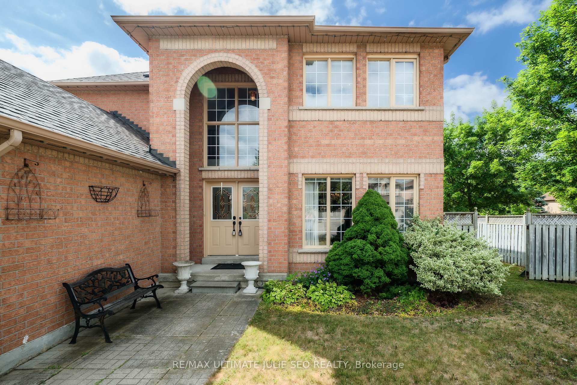 Photo 16 of 1129 Gossamer Drive, Pickering, Liverpool — HOMEH