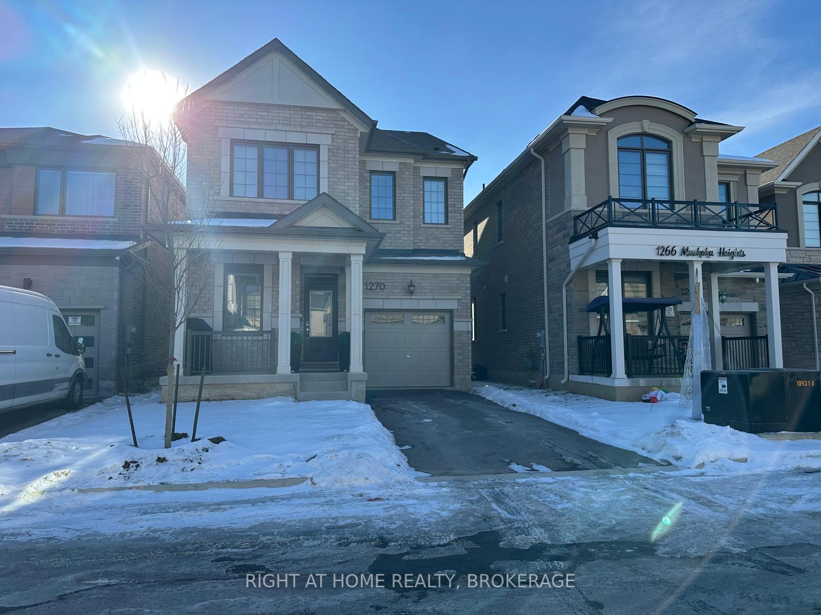 Front of 1270 (UPPER) Muskoka Heights