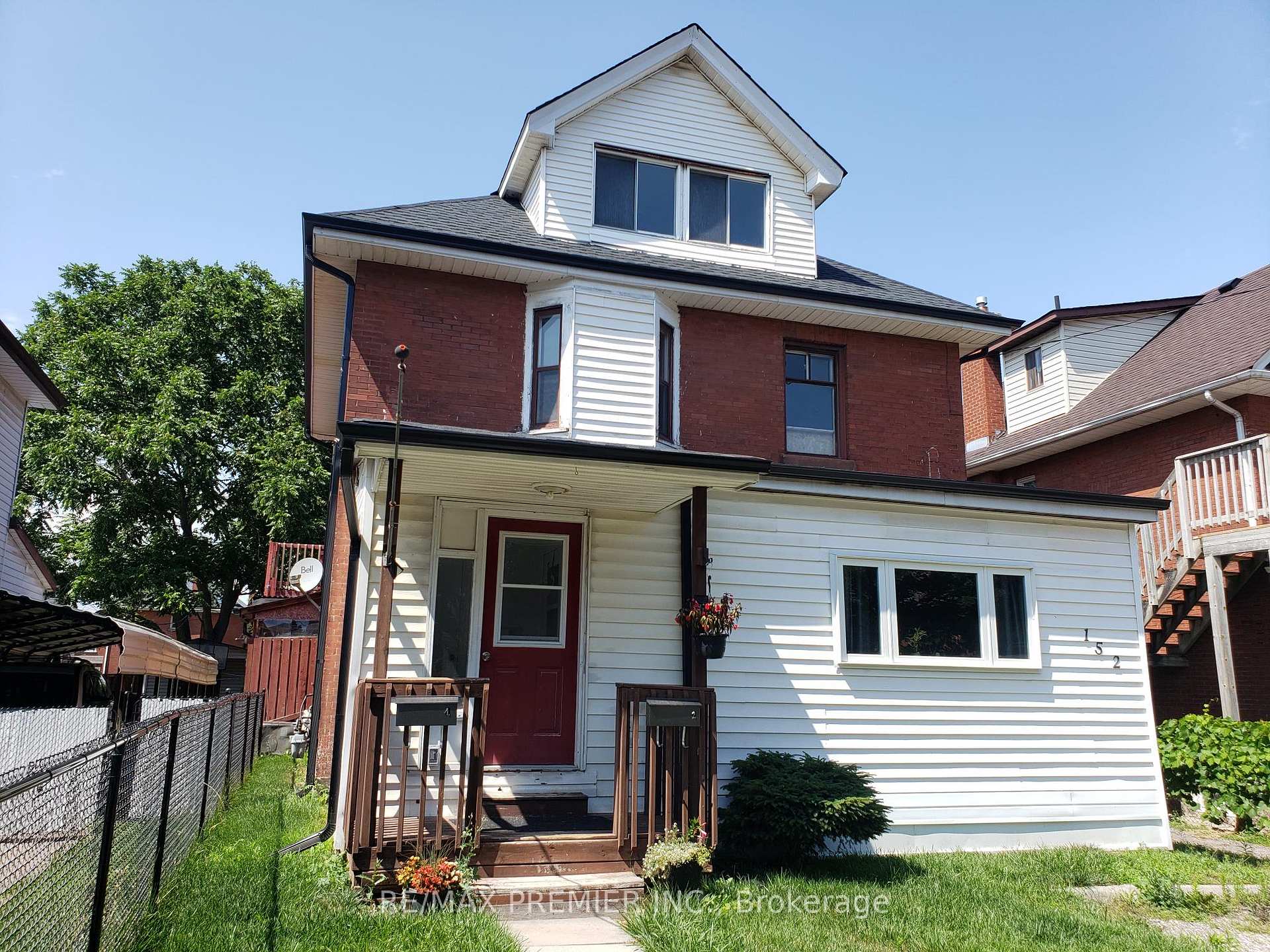 Front of 152 Elgin Street E