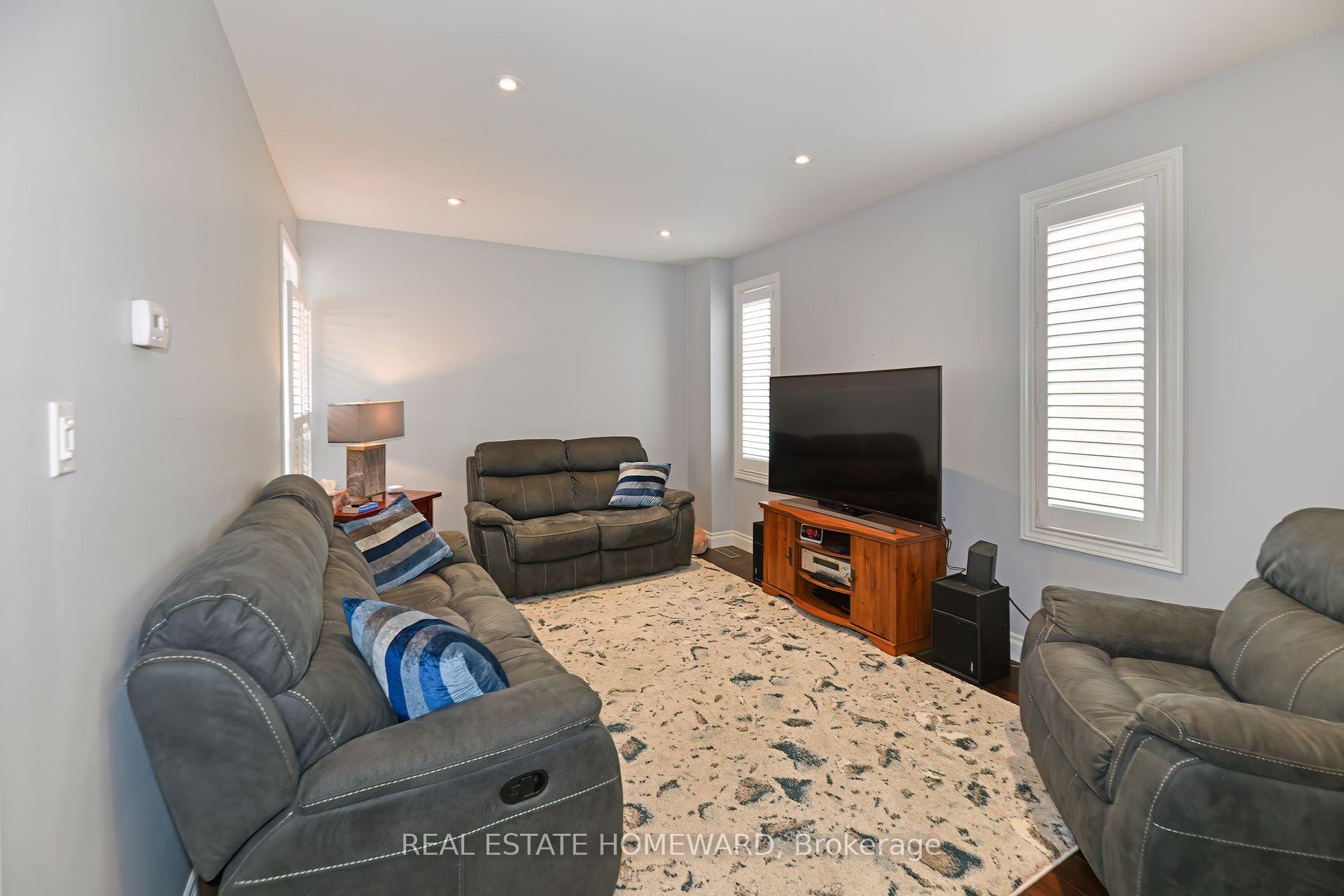 Photo 6 of 640 Chiron Crescent, Pickering, Amberlea — HOMEH