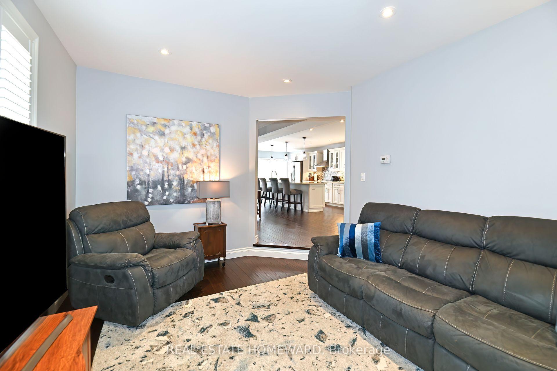Photo 8 of 640 Chiron Crescent, Pickering, Amberlea — HOMEH