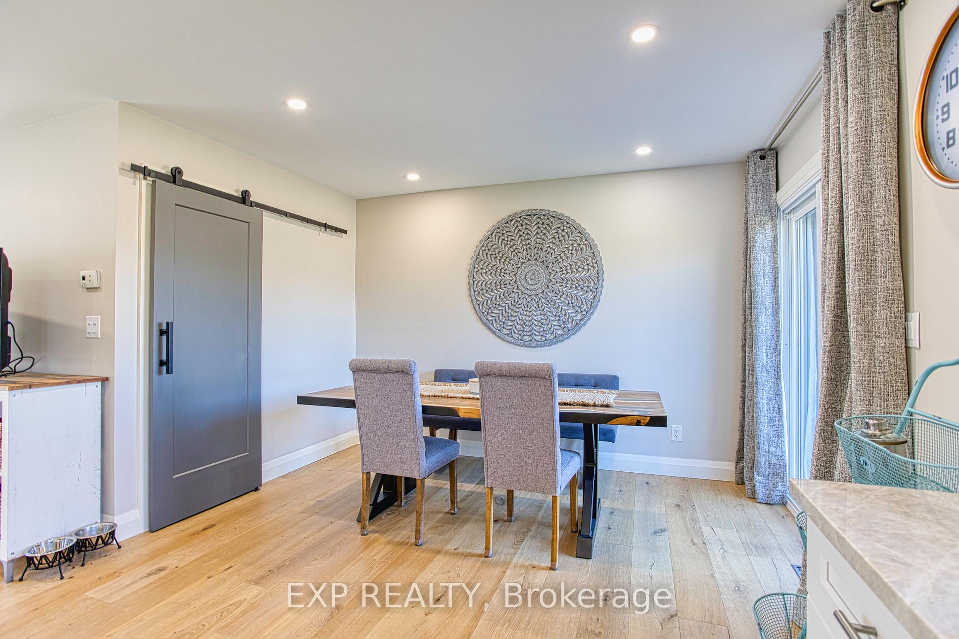 Photo 3 of 4445 Pinedale Drive, Niagara Falls, Morrison — HOMEH