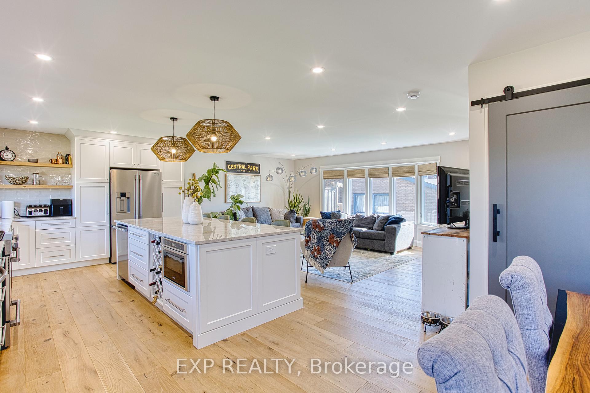 Photo 5 of 4445 Pinedale Drive, Niagara Falls, Morrison — HOMEH