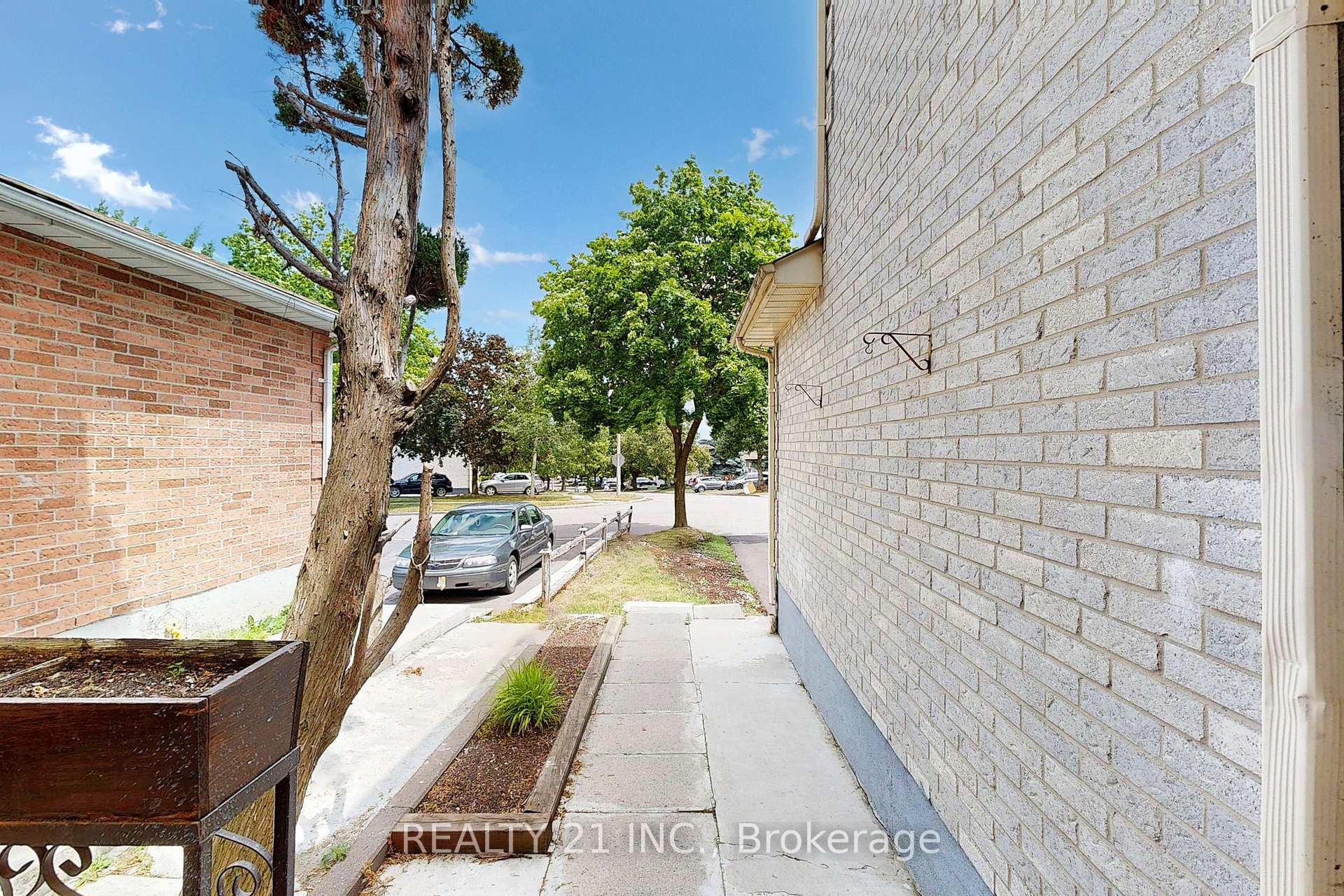 Photo 5 of 2110 Duberry Drive, Pickering, Brock Ridge — HOMEH