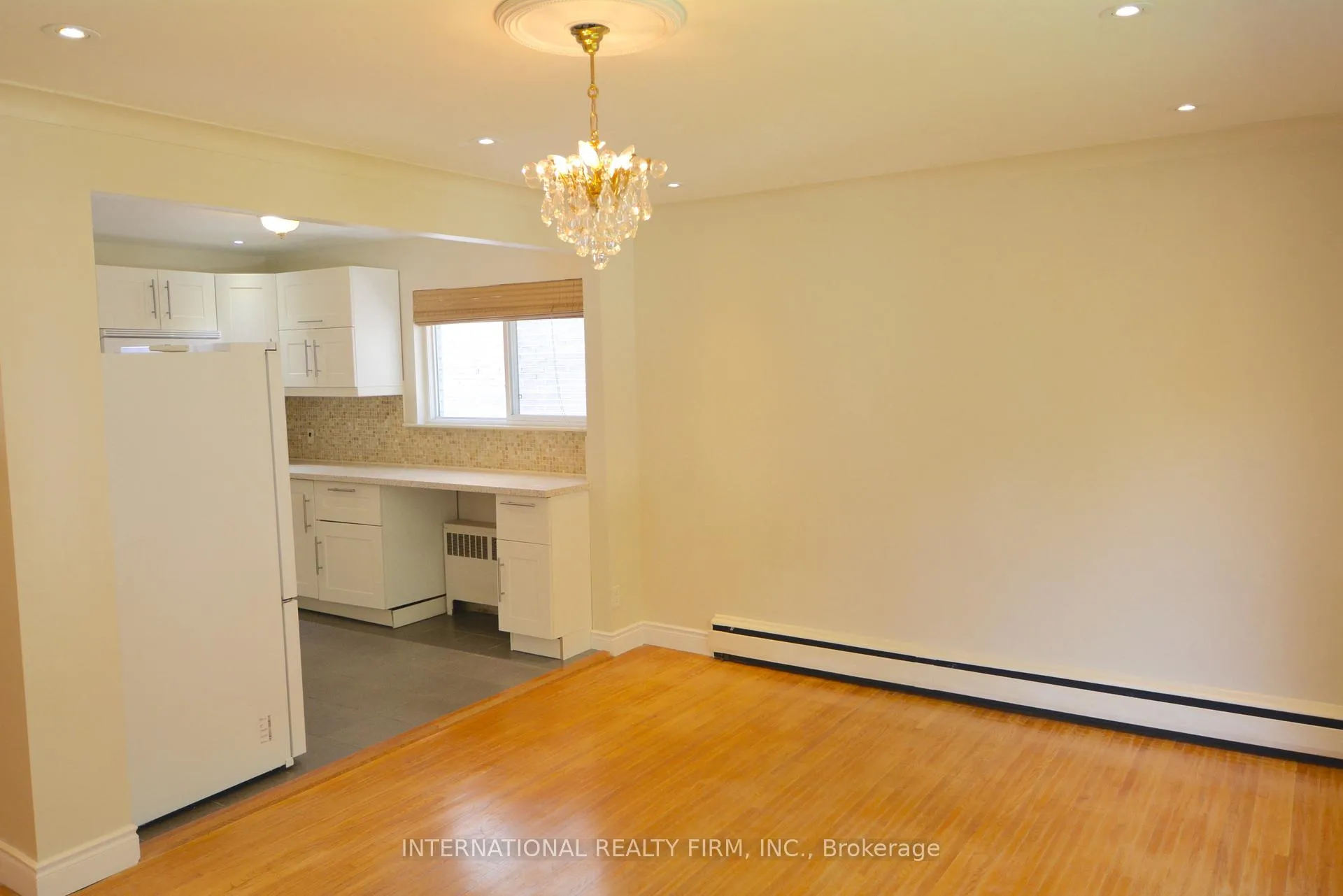 Photo 3 of Unit Main, 277 Glenforest Road, Toronto, Lawrence Park North — HOMEH