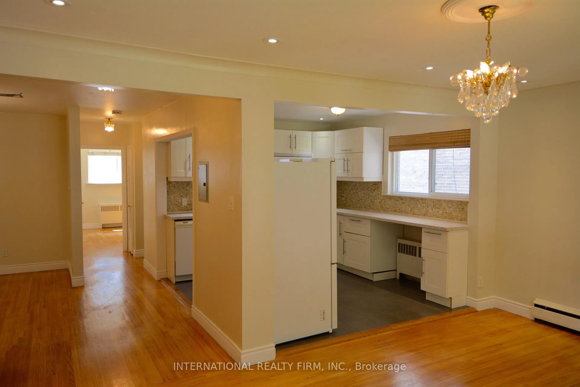 Photo 4 of Unit Main, 277 Glenforest Road, Toronto, Lawrence Park North — HOMEH