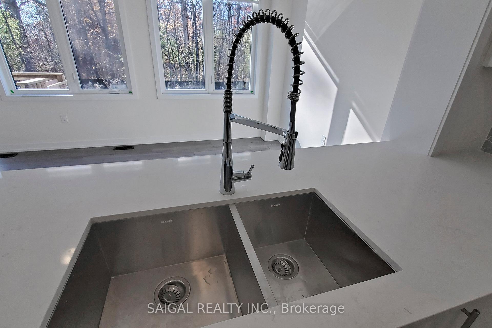 Photo 10 of 1432 Rose Way, Milton, Cobban — HOMEH