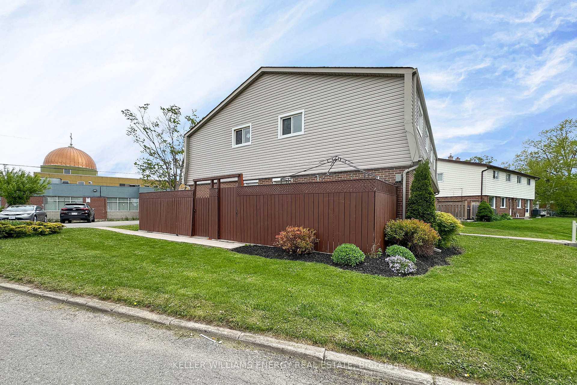 Photo 2 of 743 Cypress Avenue, Oshawa, Donevan — HOMEH