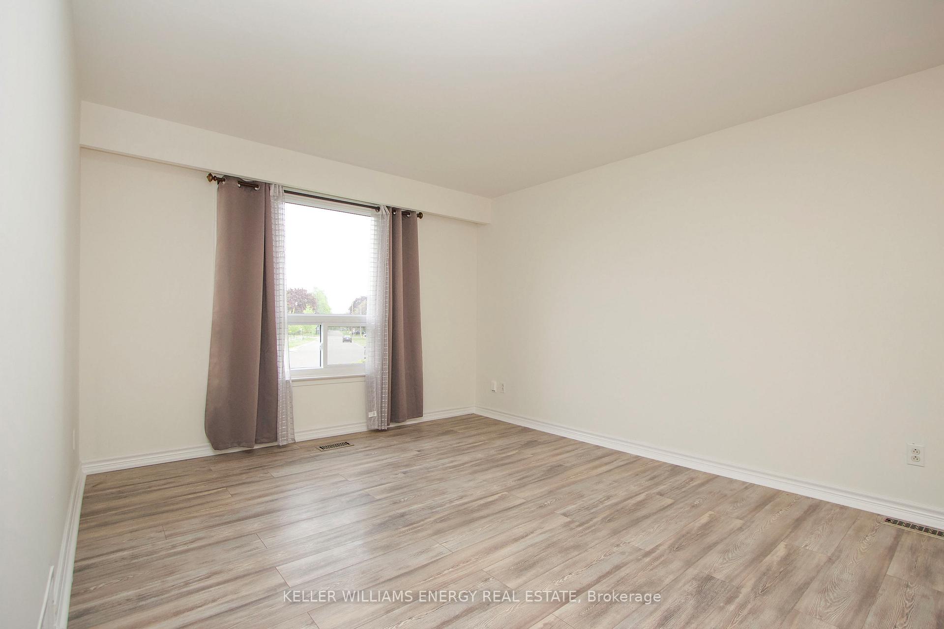 Photo 8 of 743 Cypress Avenue, Oshawa, Donevan — HOMEH