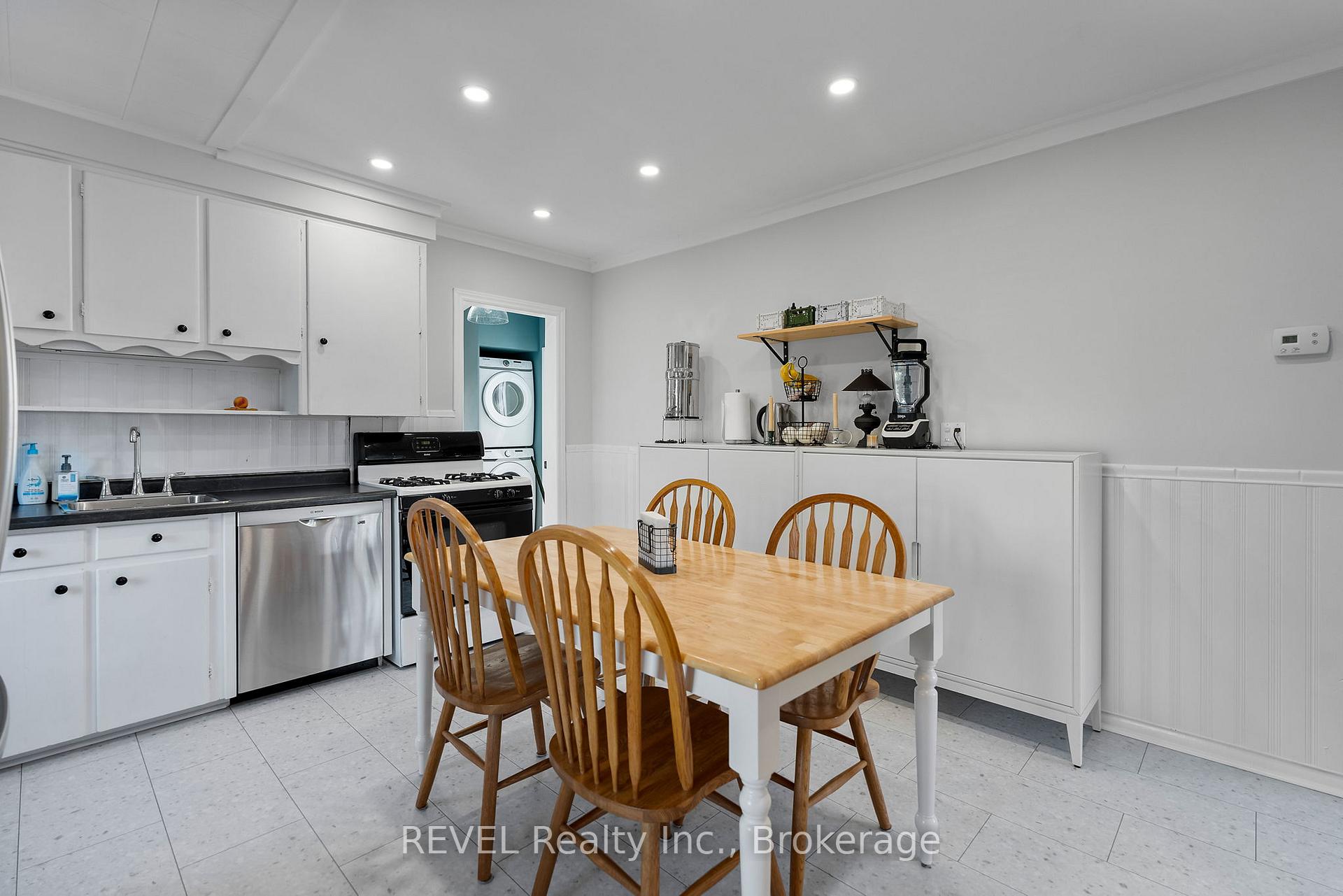 Photo 7 of 206 Bell Street, Port Colborne, Killaly East — HOMEH