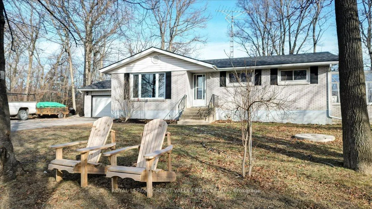 Photo 2 of 170 Crofton Road N, Prince Edward County, Sophiasburg Ward — HOMEH