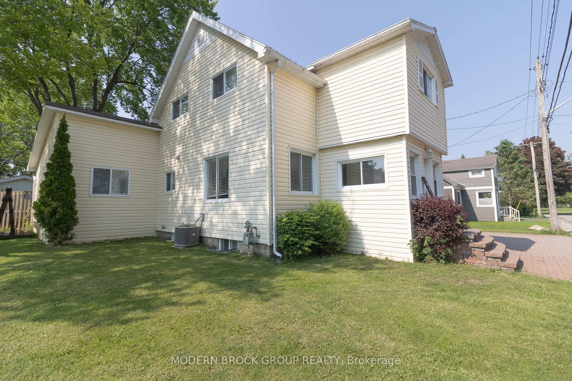 Photo 2 of 462 Park Street E, Prescott — HOMEH