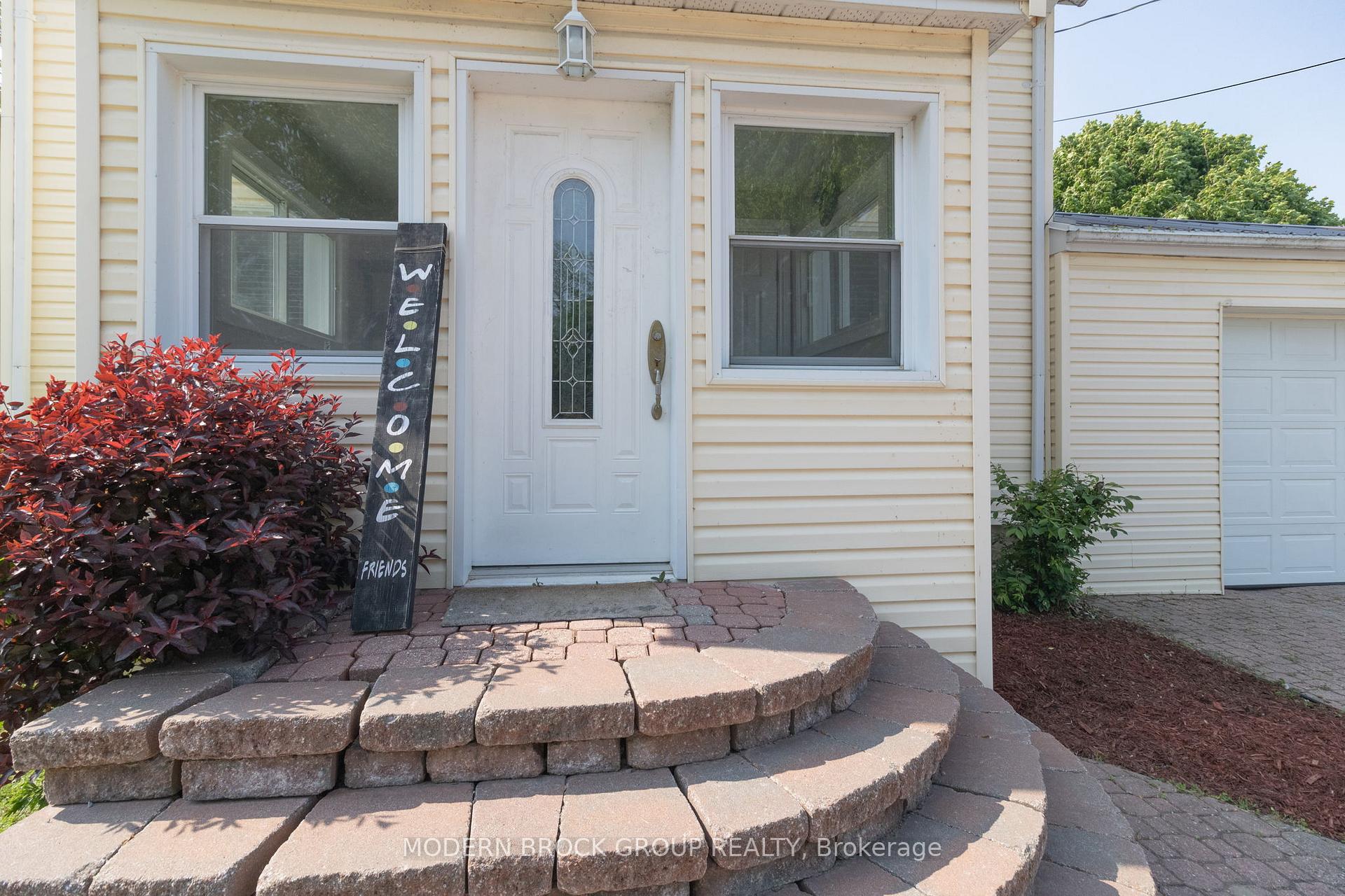 Photo 3 of 462 Park Street E, Prescott — HOMEH
