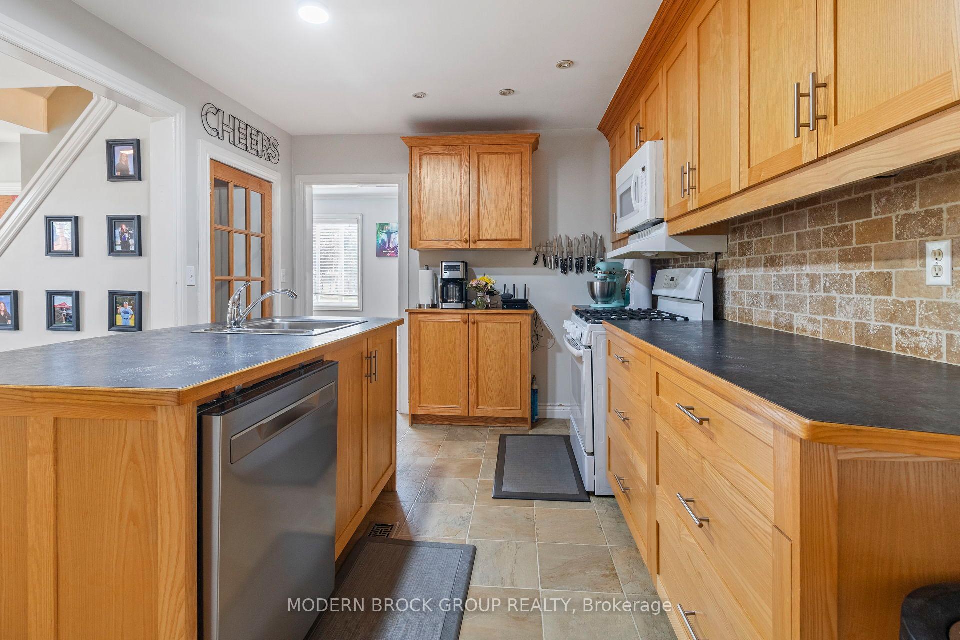 Photo 6 of 462 Park Street E, Prescott — HOMEH