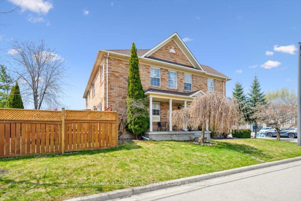 Photo 2 of 1620 Gowling Terrace, Milton, Clarke — HOMEH