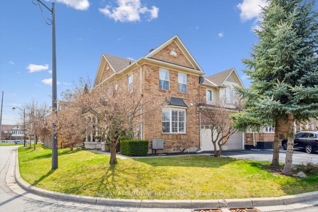 Photo 3 of 1620 Gowling Terrace, Milton, Clarke — HOMEH