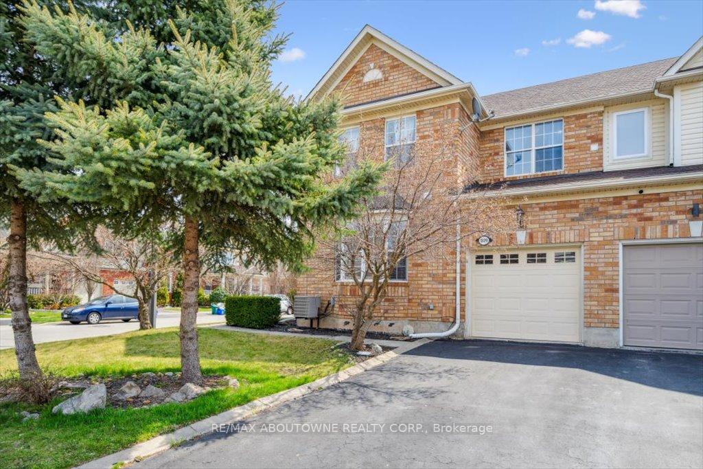 Photo 4 of 1620 Gowling Terrace, Milton, Clarke — HOMEH