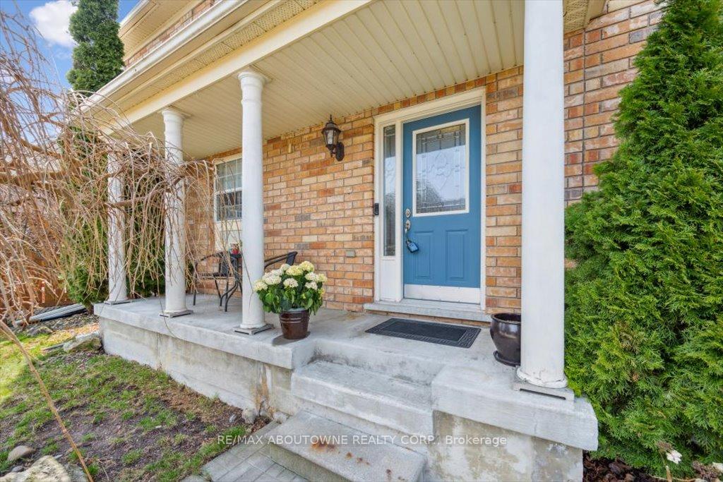 Photo 5 of 1620 Gowling Terrace, Milton, Clarke — HOMEH