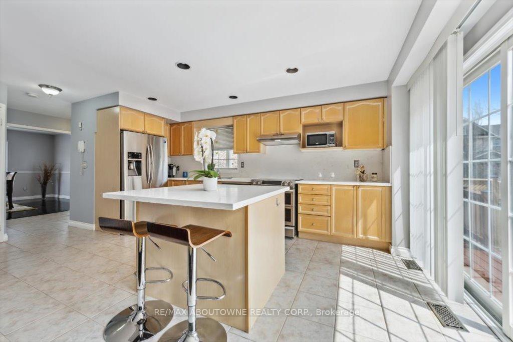 Photo 12 of 1620 Gowling Terrace, Milton, Clarke — HOMEH