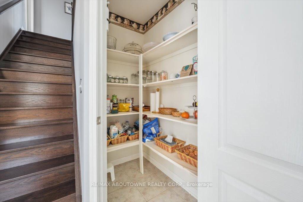 Photo 13 of 1620 Gowling Terrace, Milton, Clarke — HOMEH