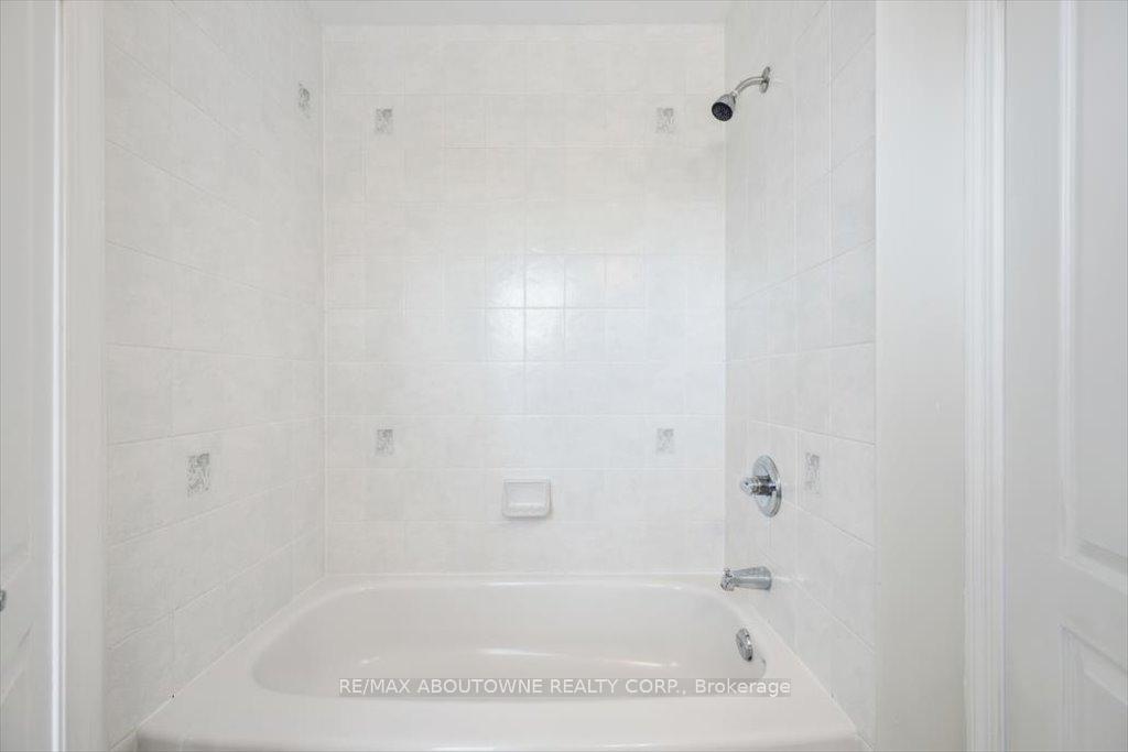 Photo 30 of 1620 Gowling Terrace, Milton, Clarke — HOMEH