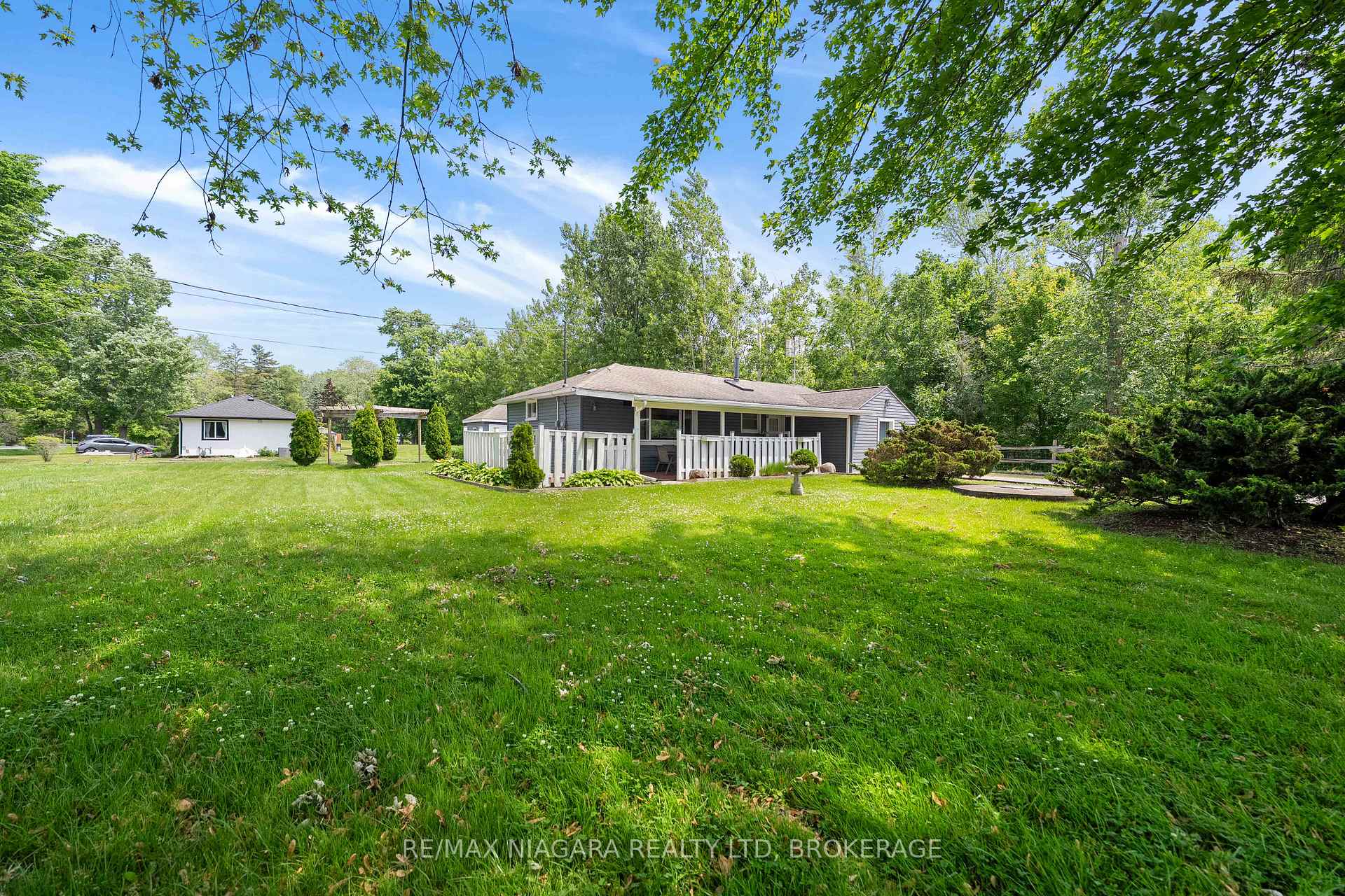 Photo 1 of 527 Pinecrest Road, Port Colborne, Sherkston — HOMEH