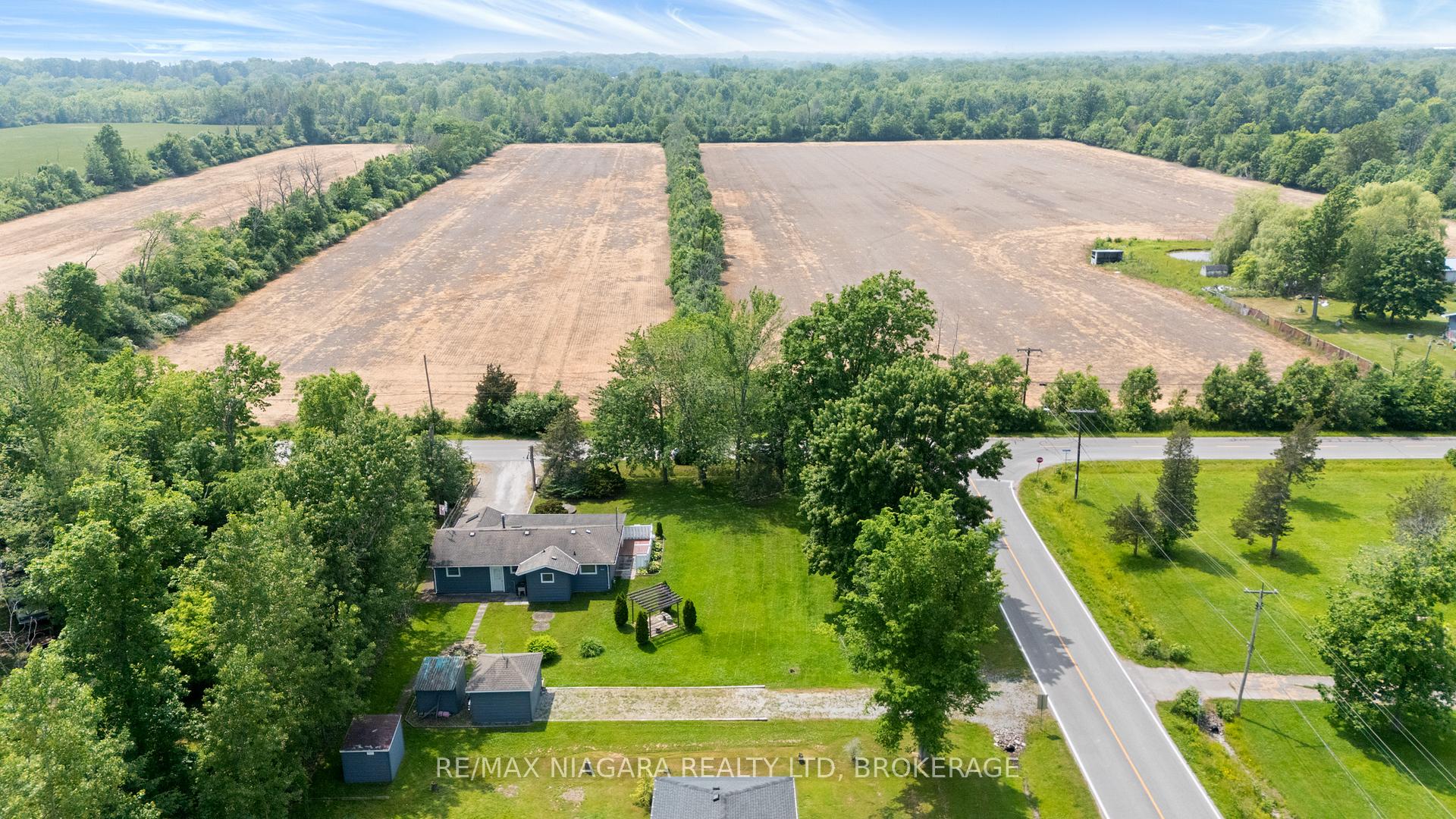 Photo 4 of 527 Pinecrest Road, Port Colborne, Sherkston — HOMEH